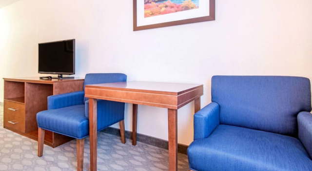Четырёхместный номер Standard с балконом Comfort Inn Fallsview