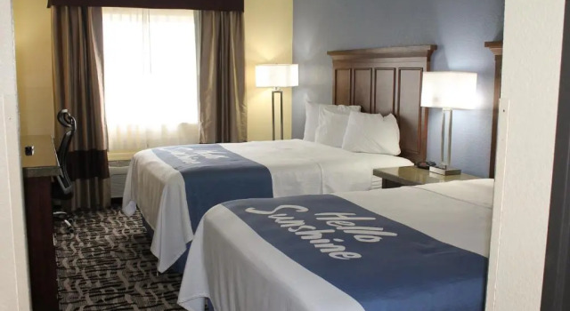 Четырёхместный номер Standard Days Inn by Wyndham Batavia Ohio