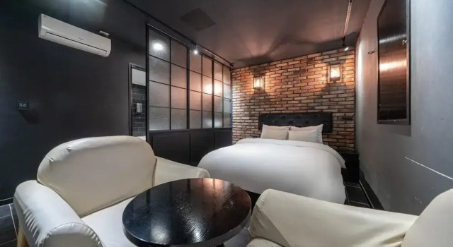 La Tree Hotel, Забронировать Отель Коян Кёнгидо, рядом с Стадион в Кояне
