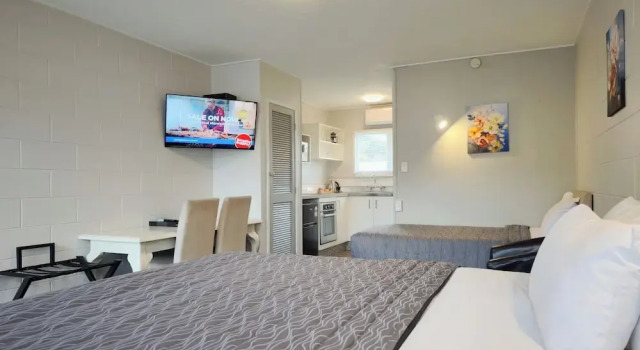 Студия Deluxe Continental Motel
