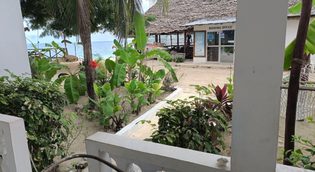 Трёхместный семейный номер Standard с балконом Zanzi beach hotel