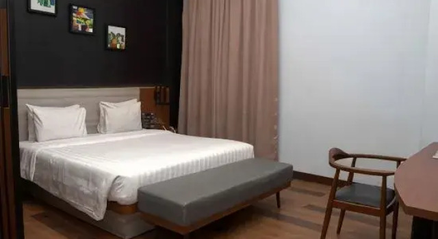 Полулюкс Hotel Roditha