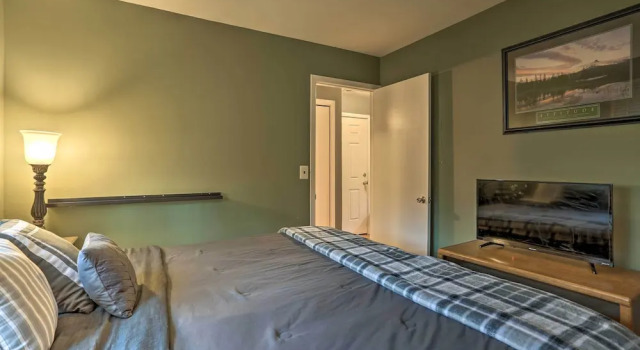 Pet-friendly Townhome w/ Community Hot Tub!, Book Hotel Vernon New Jersey