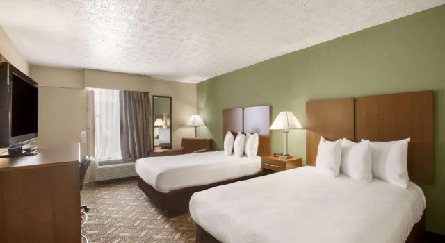 Четырёхместный номер Standard Цокольный этаж Clarion Pointe Morrow - Atlanta South
