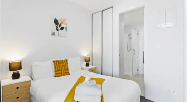 Апартаменты Lovely Bright Apartment - Central Takapuna!