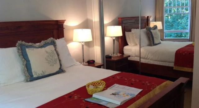 Barclay House Bed and Breakfast, Забронировать Отель Отели Ванкувера с парковкой, рядом с Yaletown Roundhouse Skytrain Station, Парковка