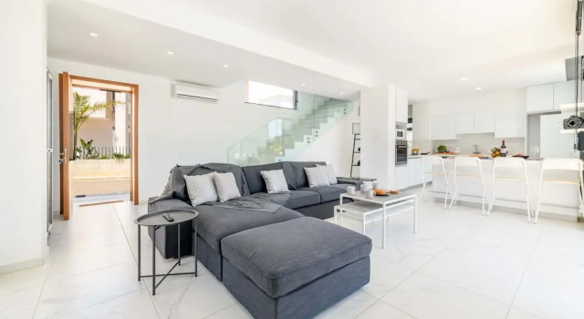By The Beach - Royal Sapphire Villa, Book Villa Hoteller i Protaras med pool, nær Trinity Beach, Swimmingpool
