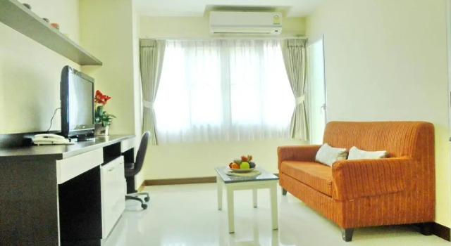 Апартаменты Charming Resident near BTS Ekkamai Station