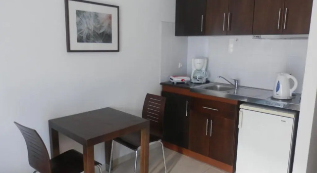 Апартаменты Glaros Hotel Apartment