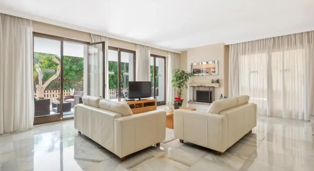 Villa Seafront III, Забронировать Вилла Коттеджи Марбелья, рядом с Playas del Duque, Коттедж