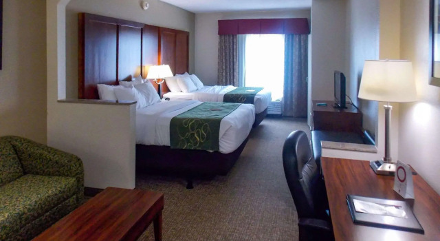Четырёхместный люкс Comfort Suites Inn at Ridgewood Farm