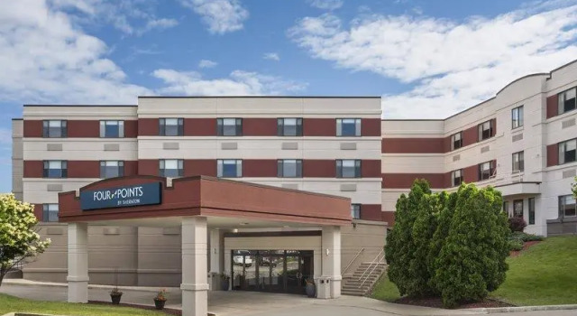 Кровать в общем номере Royle Hotel Milwaukee Airport
