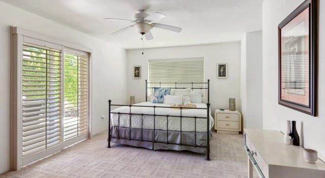 Starlit Desert Retreat, Забронировать Дом для отпуска Виллы Палм-Спрингса, рядом с Palm Springs Square Shopping Center, Вилла