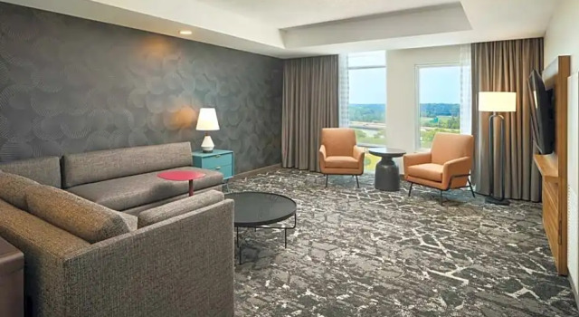 Двухместный люкс Presidential Embassy Suites by Hilton Hampton Convention Center