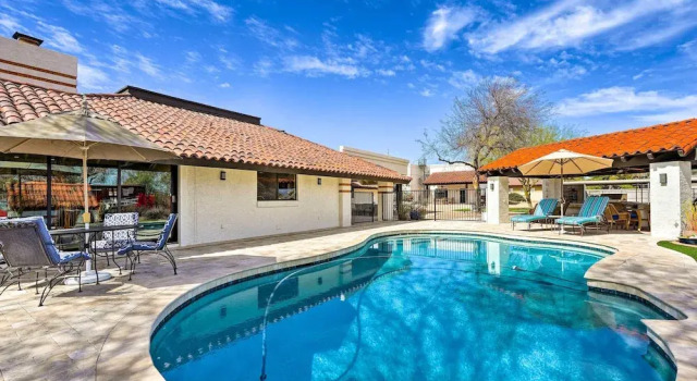 Коттедж Pool & Putting Green: Group Getaway in Glendale