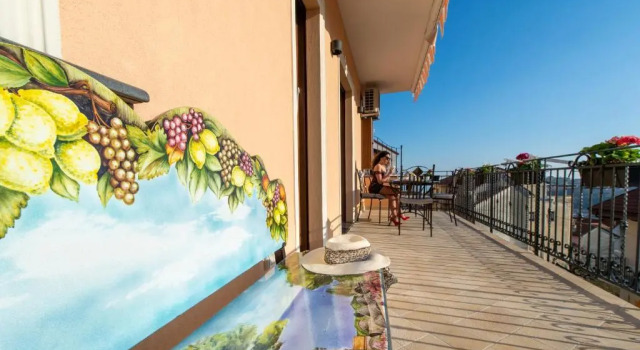 Donna Sofi Holiday House