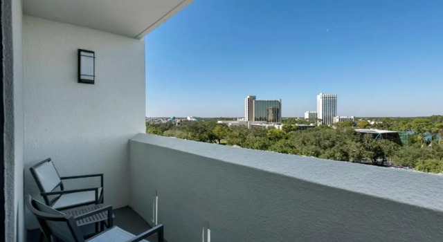 Двухместный номер Standard с балконом и с видом на бассейн Holiday Inn Orlando - Disney Springs® Area by IHG