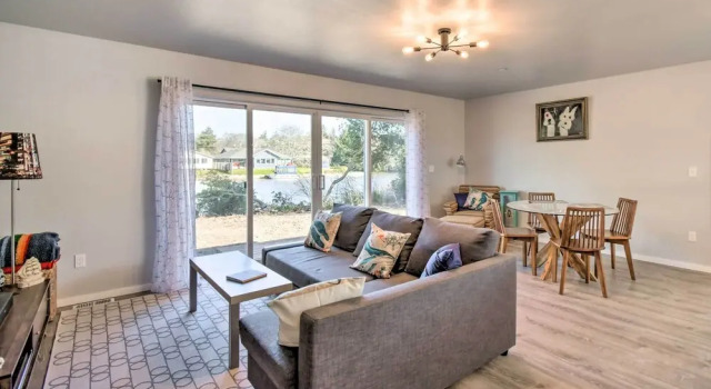 Коттедж Dog-friendly Retreat w/ Dock & Waterfront Views