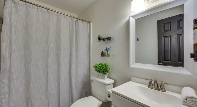 Коттедж Modern Richmond Home w/ Deck, Close to Downtown!