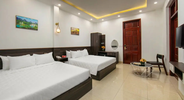 Четырёхместный номер Standard с балконом New Airport Hotel