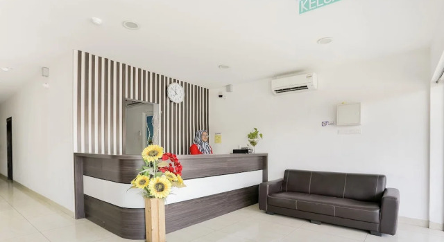 Super OYO 89495 Rich Hotel, Reserva ahora Hotel Ayer Hitam Johore