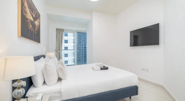 Marina Views and a 3 Bedroom Apartment in Dubai Marina