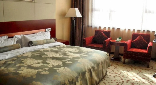 Liuhu Hotel (Hot Spring Garden Hotel), Book Hotel Hoteller i Dezhou med parkering, Parkering