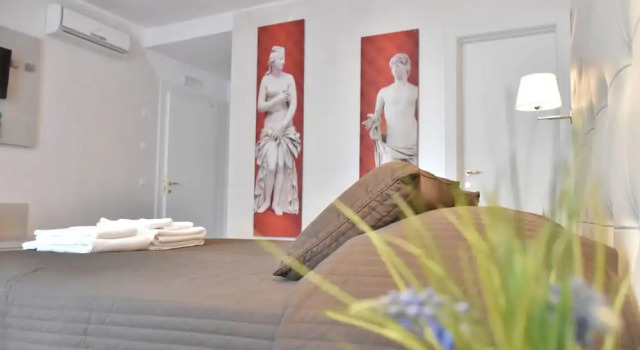 Conte Ardi Luxury Rooms, Забронировать Отель Отели в центре Сантерамо-ин-Колле с завтраком, отели в центре Сантерамо-ин-Колле с завтраком