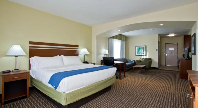 Двухместный полулюкс Holiday Inn Express and Suites Denver East Peoria Street by IHG