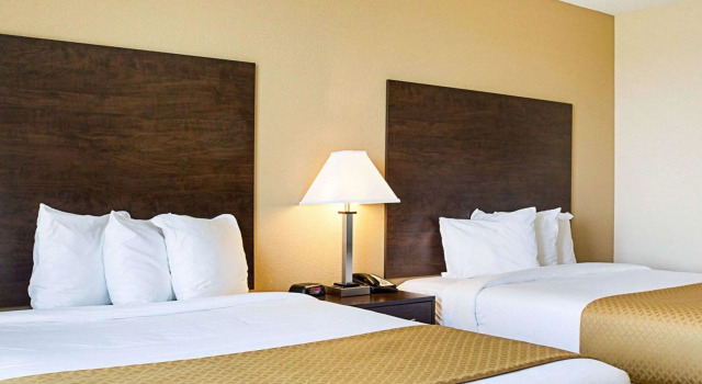 Четырёхместный номер Standard Quality Inn & Suites Minot North