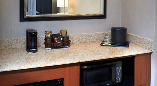 Двухместный люкс с 2 комнатами Courtyard by Marriott Columbus Dublin