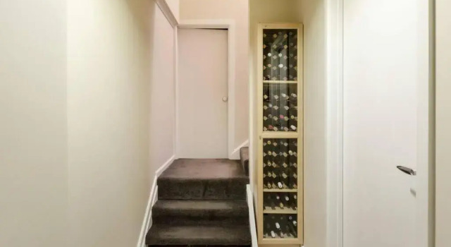 Upstairs Studio Apartment with street access, Book Apartment Melbourne 