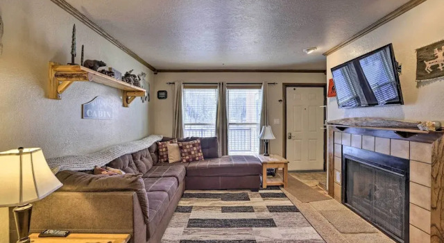 Brian Head Resort Condo - Near Skiing & Hiking!, Rezerwuj Ośrodek wypoczynkowy Hotele w Iron County z parkingiem, Parking