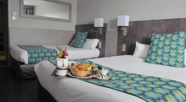 Трёхместный номер Standard Hotel LHotan
