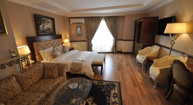Sunflower Hotel  Spa  District 10