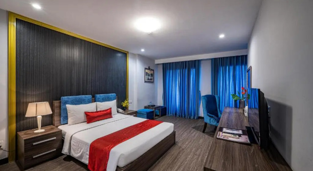 Номер Deluxe с красивым видом из окна Iris Hotel