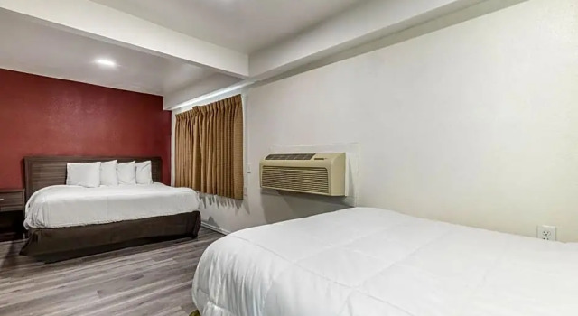 Шестиместный семейный номер Standard Econo Lodge Needles