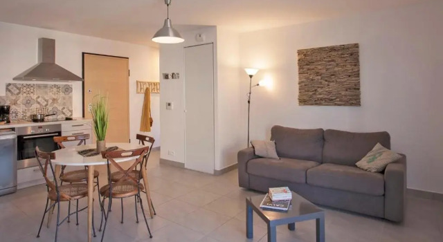 L'orangeraie Calvi centre à 300m de la plage et du port parking privé, Varaa Hotelli Calvi 