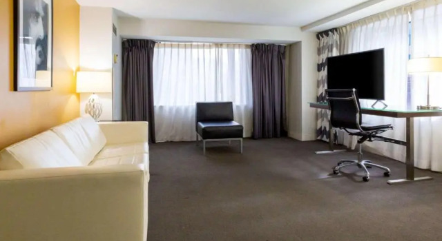 Люкс Comfort Inn & Suites Baltimore Inner Harbor