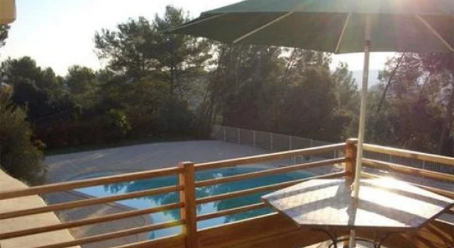 Quality Suites Victoria Garden, Book Hotel Hoteller i Clapiers med parkering, Parkering