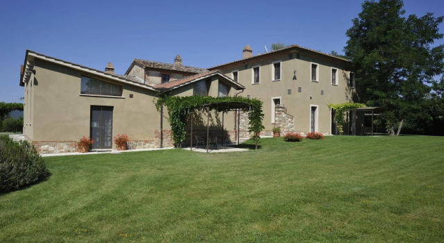 Agriturismo La Lodola, Buchen Sie Hotel Hotels in Crete Senesi mit Pool, Schwimmbad