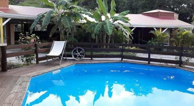 Studio In Le Gosier With Shared Pool Furnished Terrace And Wifi 5 Km From The Beach, Varaa Huoneisto Hotellit Grande-Terre uima-altaalla, Uima-allas