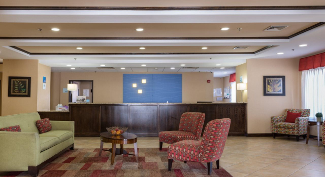 Holiday Inn Express Newington, Rezervați Hotel Hartford Connecticut