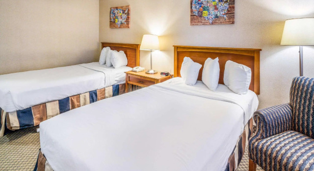 Четырёхместный номер Standard Ramada Plaza Riverside