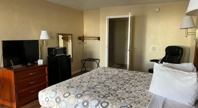 Номер Standard Hole Inn the Wall Hotel - Fort Walton Beach - Sunset Plaza - nearby Beaches & Hurlburt