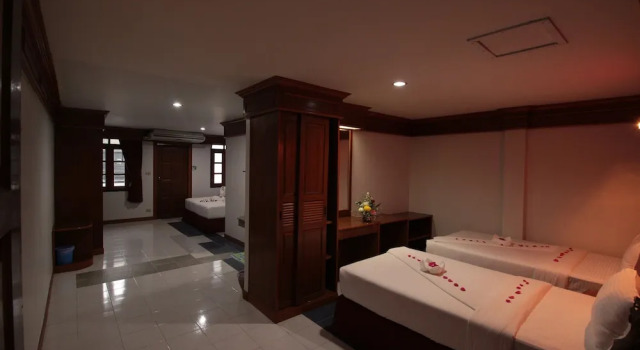 Семейный номер Standard с балконом Taj Phuket Inn