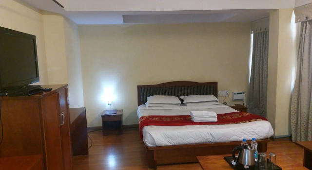 Номер Deluxe Palace Plaza