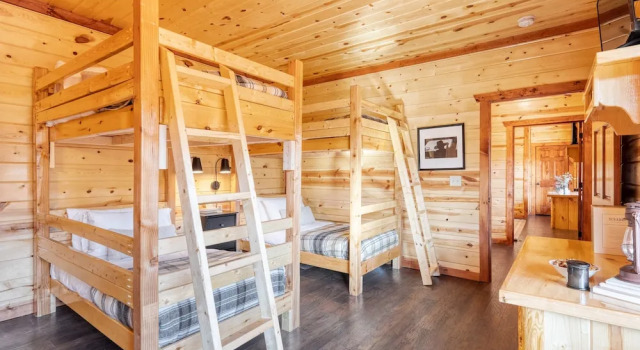 Коттедж Elm by Avantstay Mountain Side Cabin w/ Movie Theatre, Indoor Pool, Hot Tub & Views