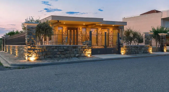 Lithos Messolongi Paradise - A Luxurious Retreat, Book Vacation Home Mesolongion 