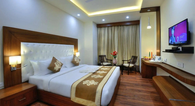 Hotel Seven Hills Tower, Забронировать Отель Отели Taj Ganj с бассейном, Бассейн
